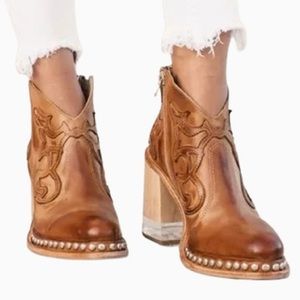 Rivets ankle western boots